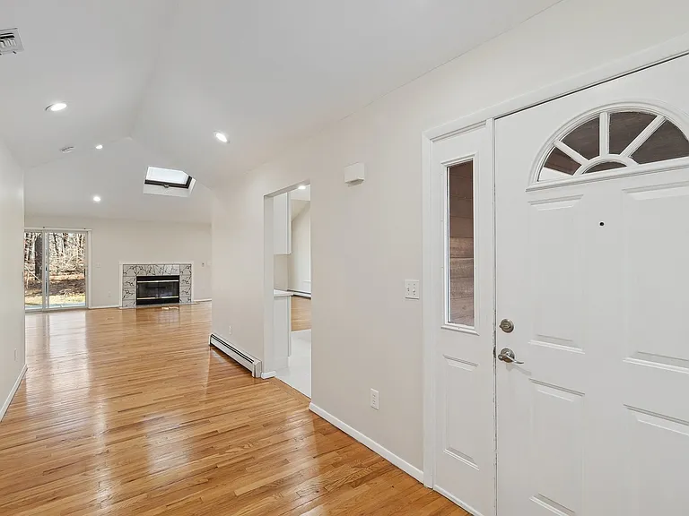 1 Woodview Way — Photo 3