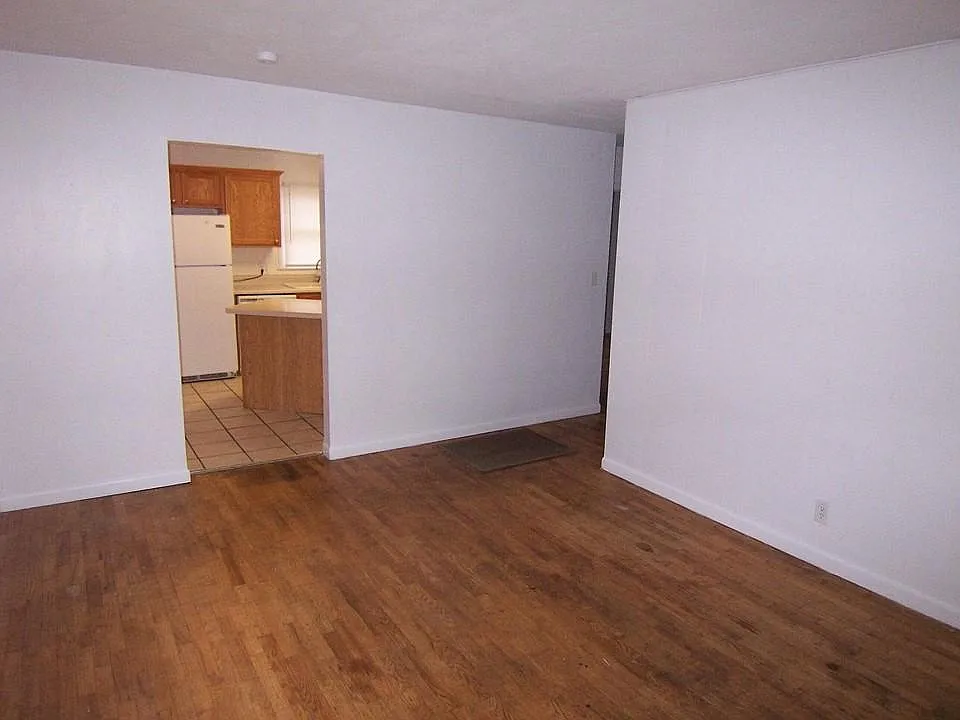 2 bed, 767 sqft, $950 — Photo 3