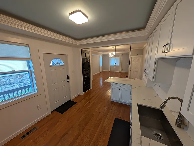 1860 Morningside Ave — Photo 2