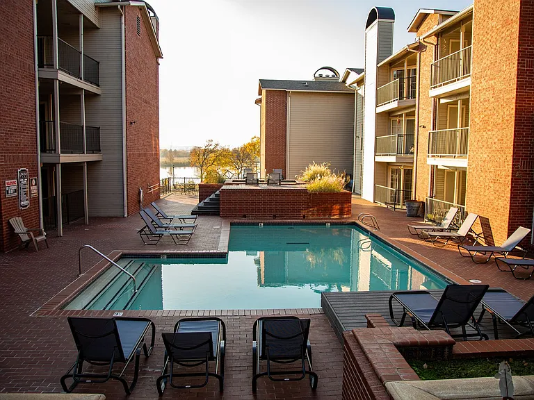 Lincoln Park Apartments — Photo 9