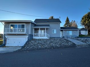 526 E Bundy St, Ironwood, MI 49938