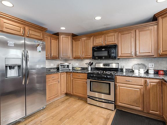 3rd image of 6333 N Milwaukee Ave #1A