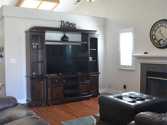 2nd image of 1395 Cobblestone Dr
