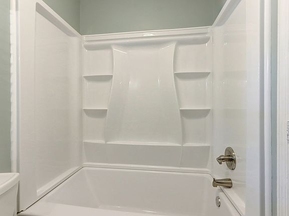 3rd image of 3610 Oakland Dr