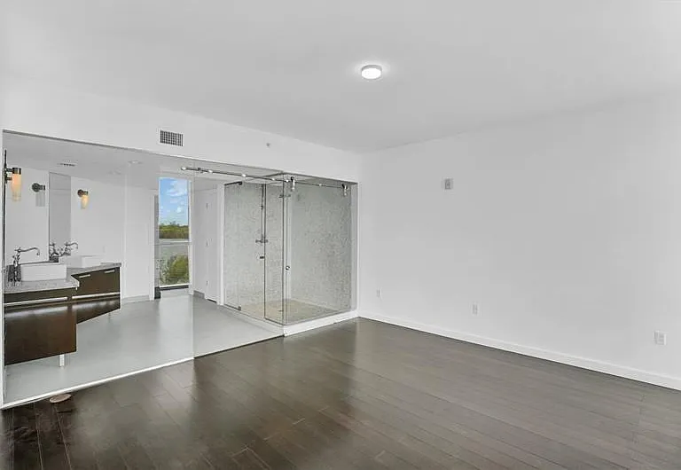 720 NE 62nd St #4 — Photo 16