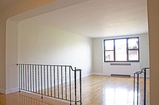 1st image of 10 Downing St APT 2L