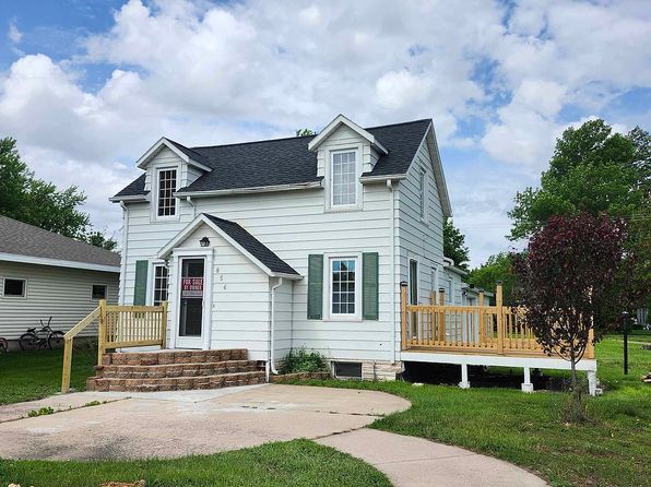 854 Ash Ave