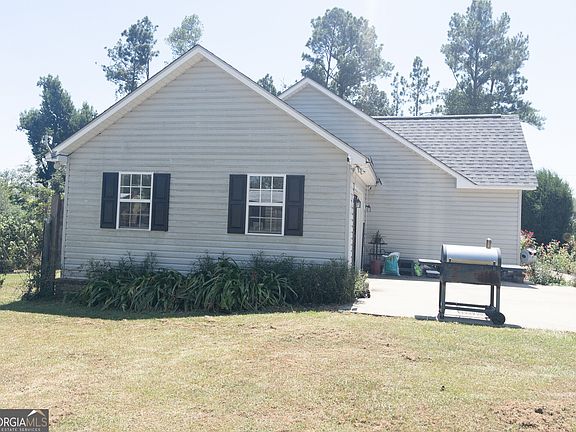 3rd image of 906 Irvin Pl