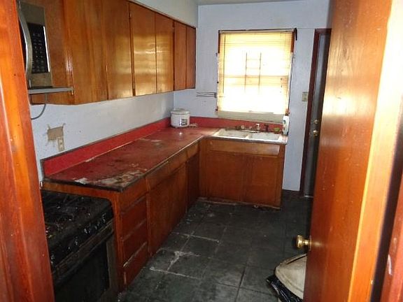 5th image of 2028 Ellen Park Pl
