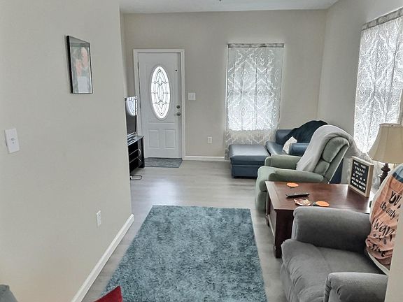 3rd image of 702 E Kirby Ave