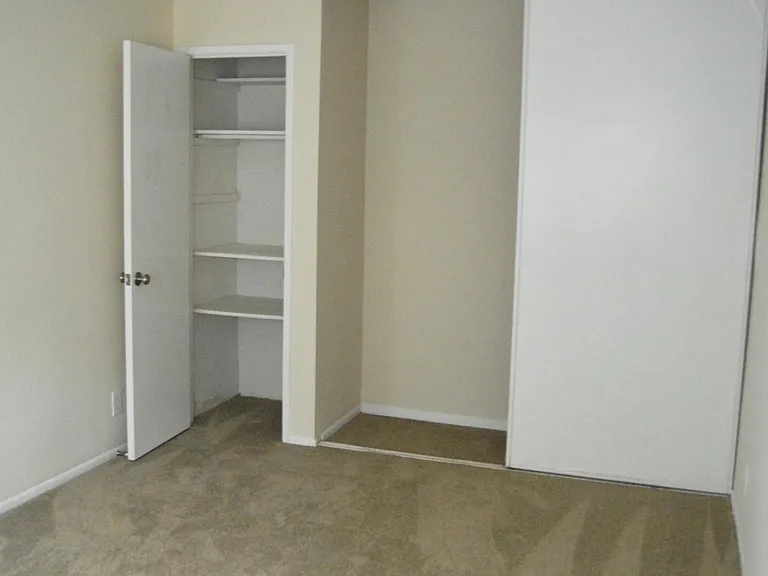 2438 Glengyle Dr — Photo 16