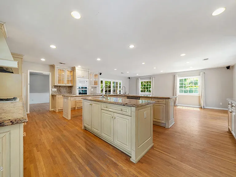 2335 Lorain Rd — Photo 28