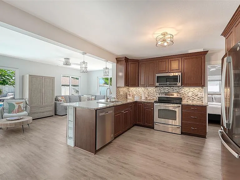 1302 Mango Ave — Photo 14