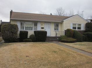 51 Garden Blvd, Hicksville, NY 11801