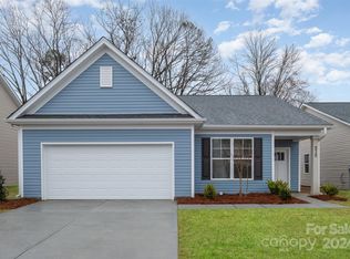 212 Surrey Oak Ln, Charlotte, NC 28216