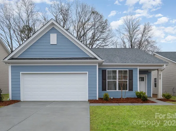 212 Surrey Oak Ln, Charlotte, NC 28216