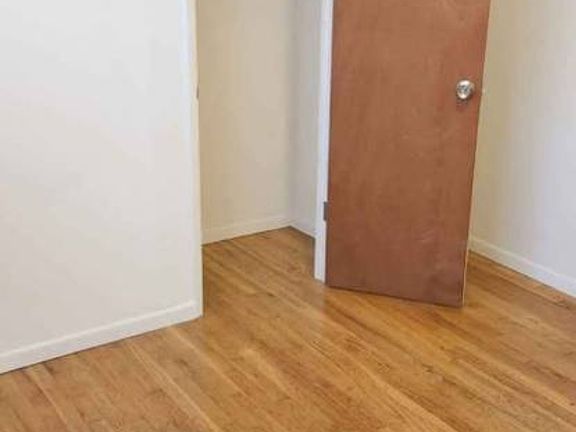 2nd image of 609 SE 164th Ave