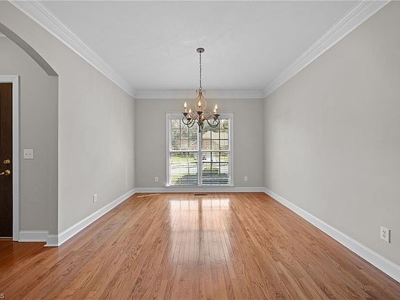 3rd image of 2343 Addison Blvd