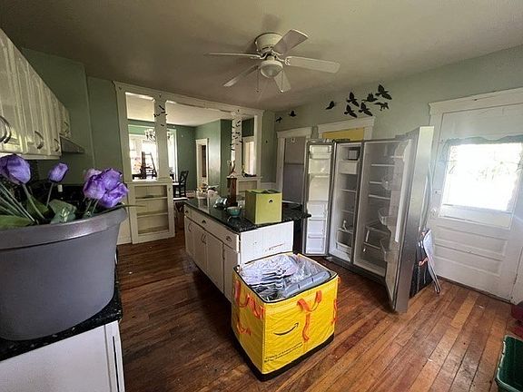 3rd image of 267 Oak Hill Rd