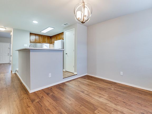 5th image of 505 Pine Trail Dr