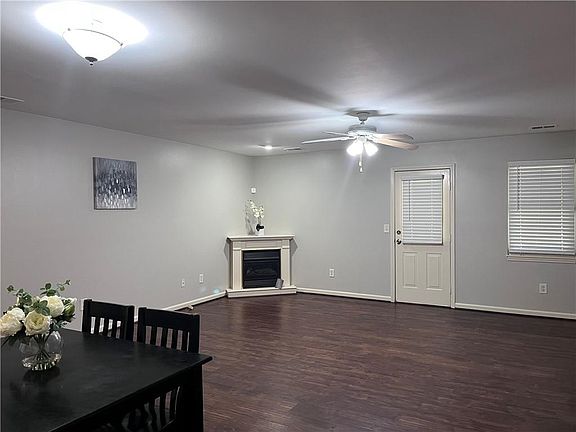4th image of 851 Joseph Club Dr SW