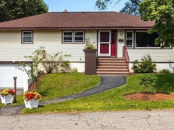 14 Circle Rd, Lowell, MA 01852