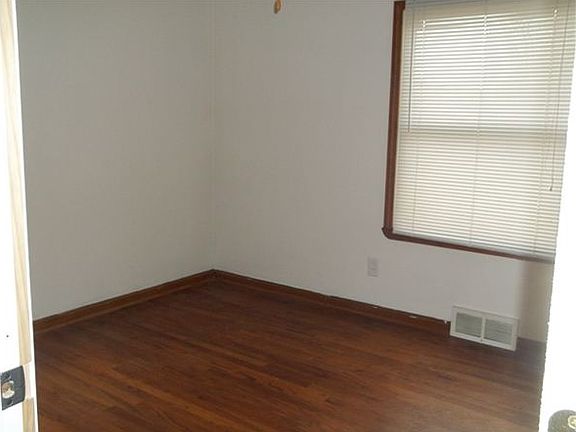 5th image of 13714 McKinley Ave