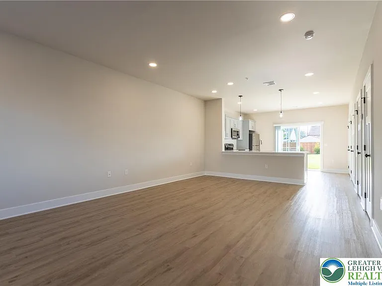1411 Greenview Dr #12 — Photo 6