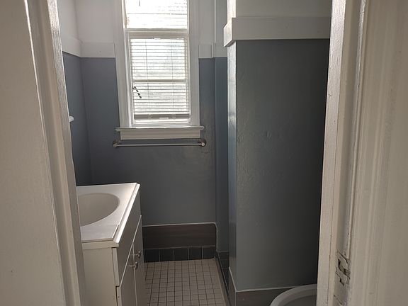 4th image of 553 Wallace Ave APT 8