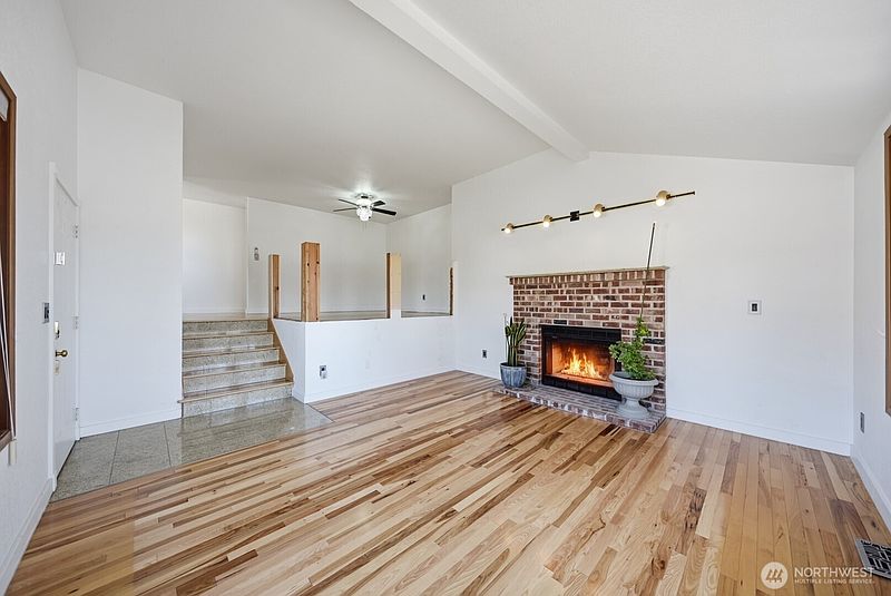 5th image of 1011 N 28th Place