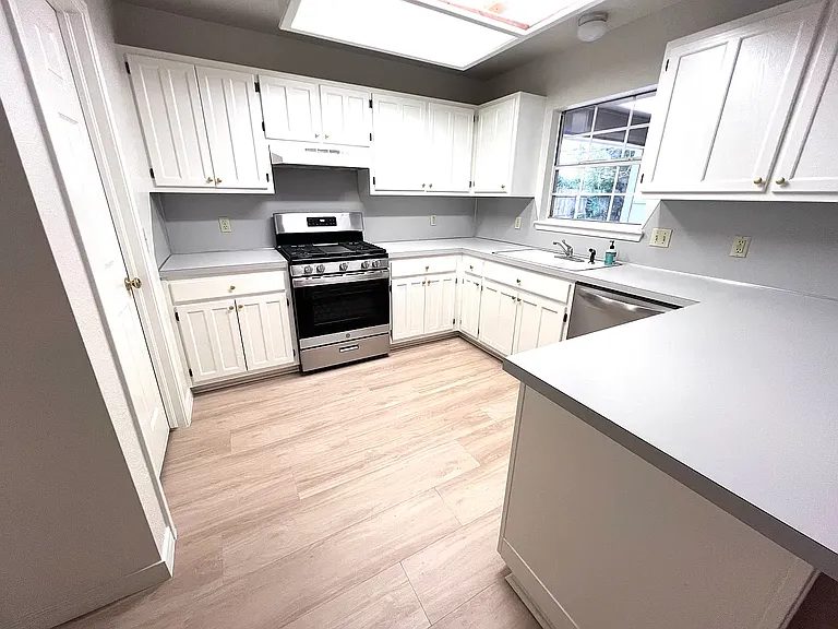 11102 S Nandina Ave — Photo 6