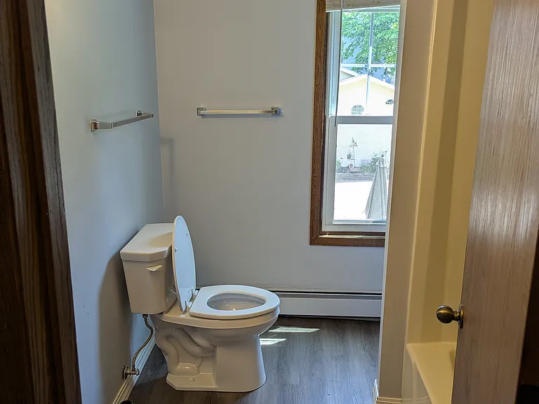 30 Baker St W #4 — Photo 3