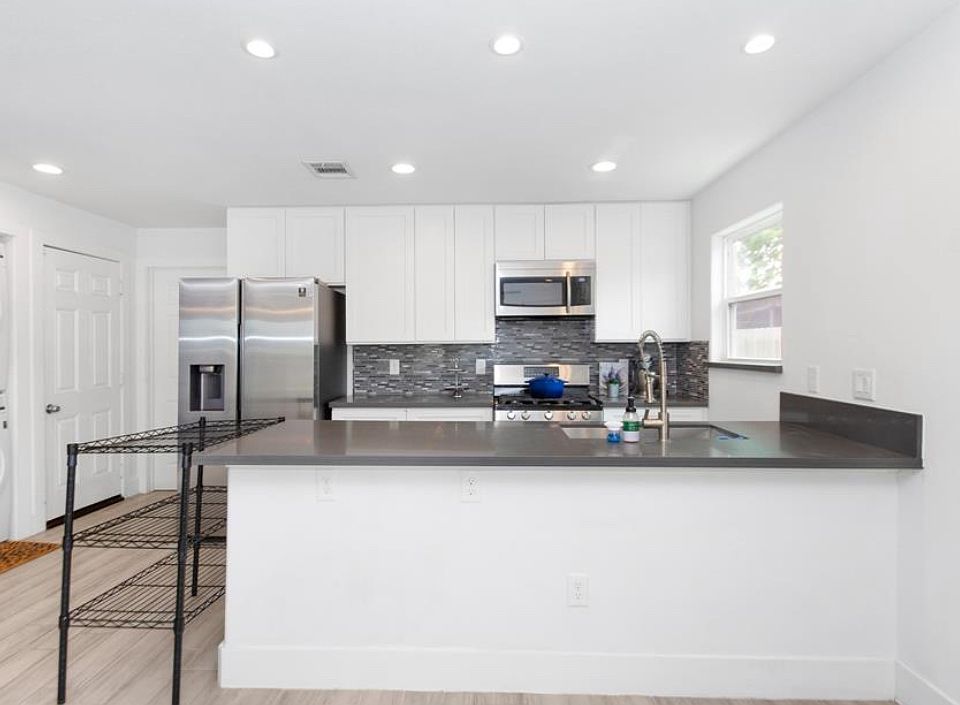 2nd image of 5542 Arapahoe St