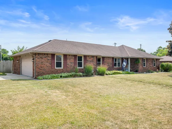 4201 Roundhill Dr, Anderson, IN 46013