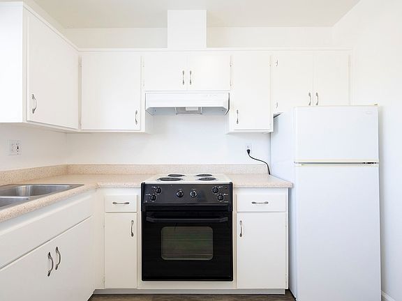 3rd image of 234 W Park Ave APT 9