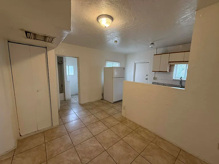 204 E Palmdale St — Photo 7