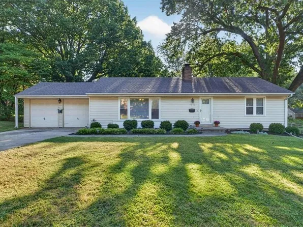 8413 Russell St, Overland Park, KS 66212