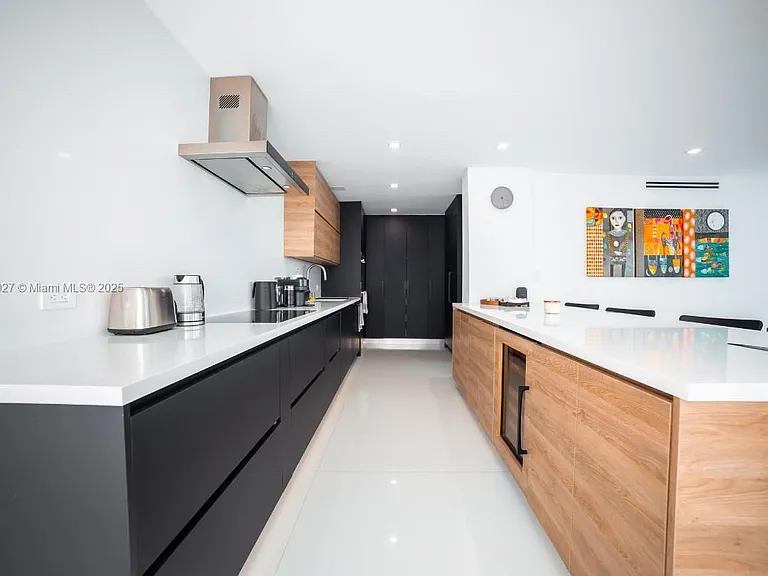 5600 Collins Ave #14K — Photo 4