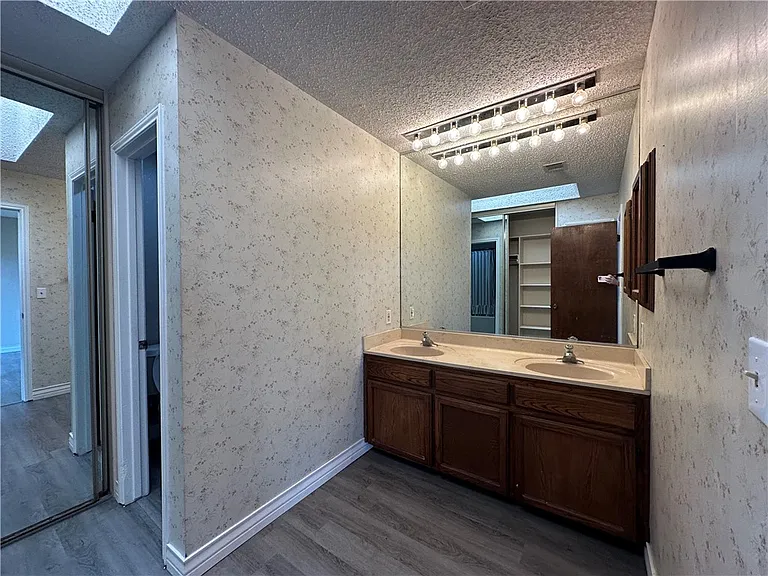 2429 Woodway Dr — Photo 17