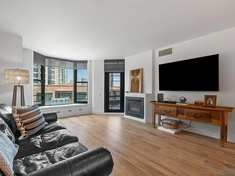 500 W Harbor Dr W #616 — Photo 10