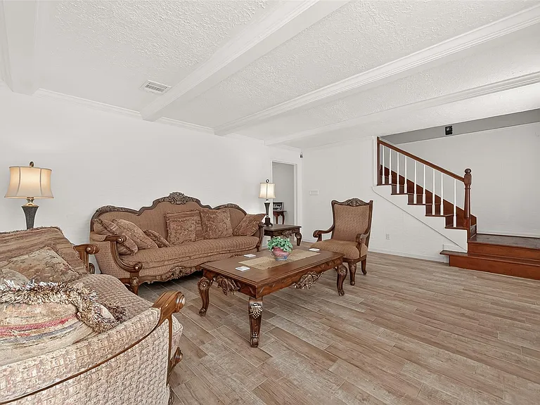 3815 Fernglade Dr — Photo 10