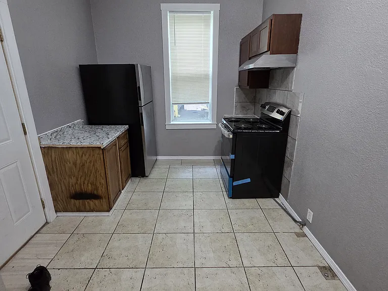 1595 Van Buren Ave #1 — Photo 16