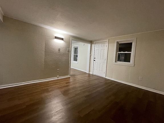 3rd image of 1900 Stadium Blvd #B