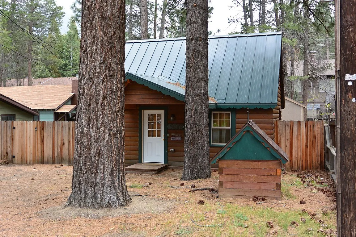 Quaint Cabin in Great Location near Heavenly — Photo 1
