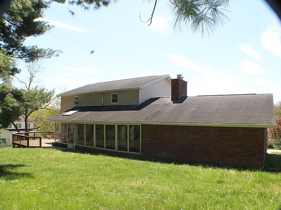 3rd image of 124 Woodshire Dr