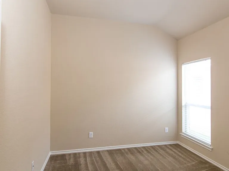 1407 Piedmont Dr — Photo 9