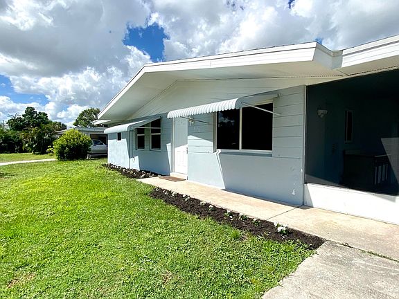 2nd image of 870 SW Airoso Boulevard