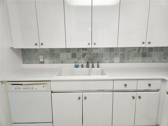 4th image of 170 W Broadway APT 7A