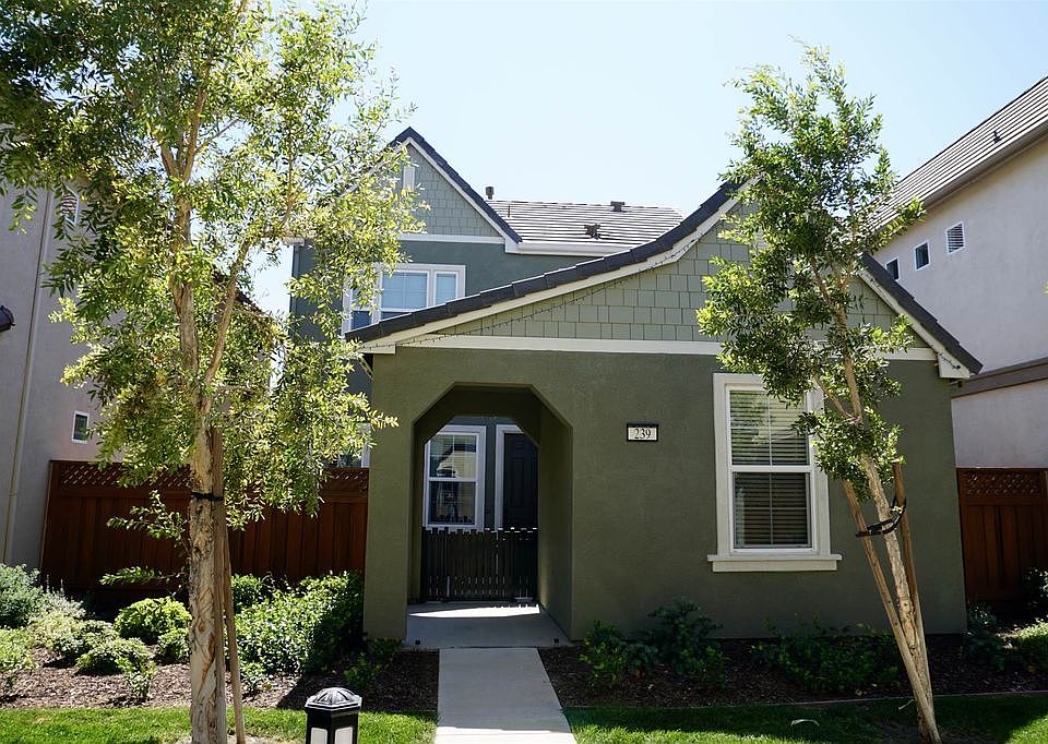 1st image of 239 W Santa Cruz Way