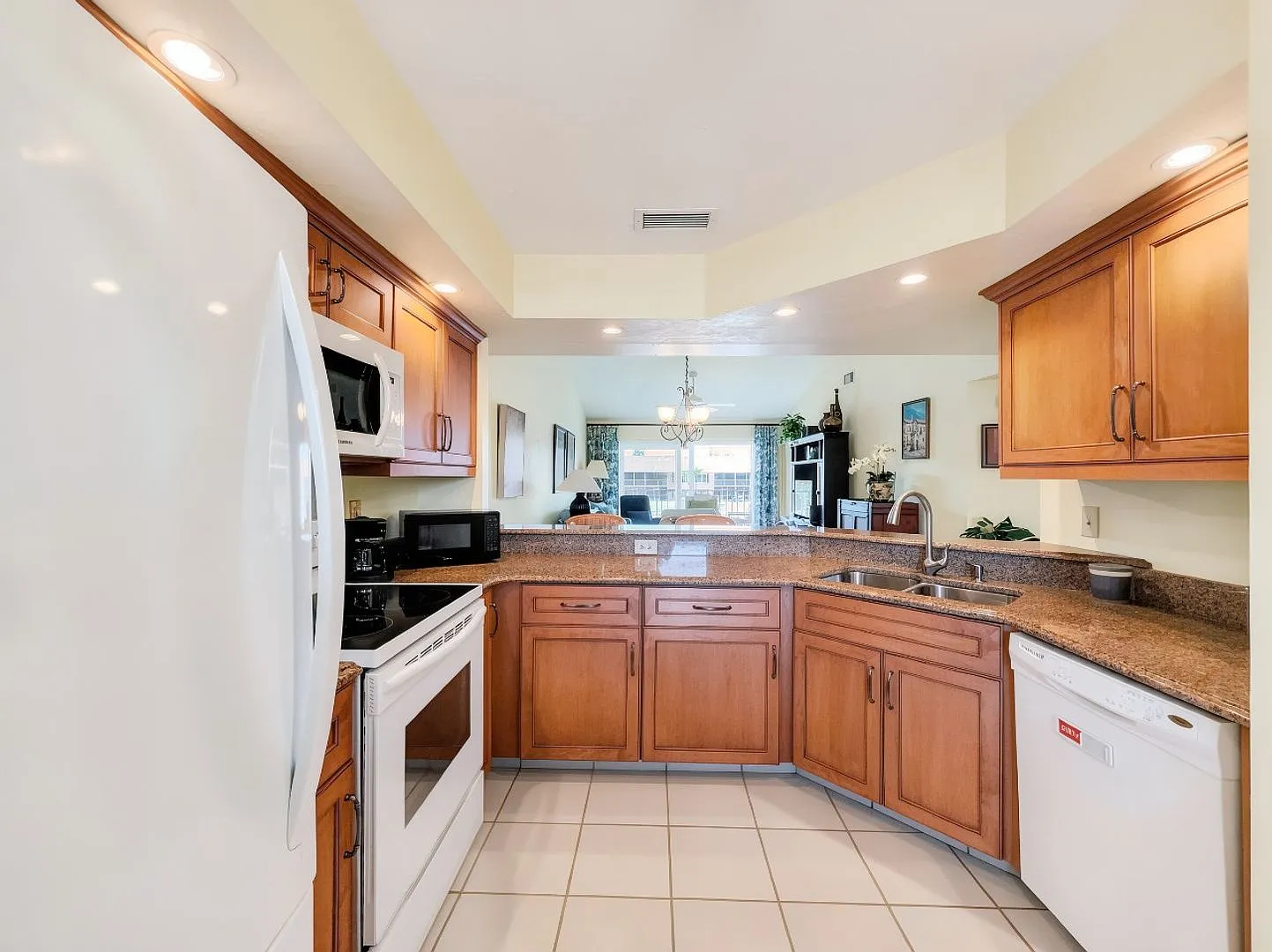 Peaceful pond 2BR/2BA condo in Naples, FL — Photo 2